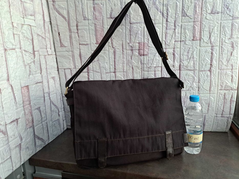 мъжка чанта Fossil,кафява текстилна чанта-естествена кожа