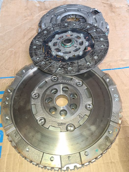 Kit ambreaj volanta masă dublă Dacia Renault Nissan 1.5dci Blue VALEO