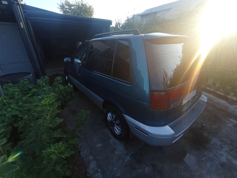 Mitsubishi Space Runner 1998