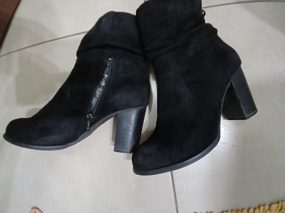 Ghete elegante cu toc