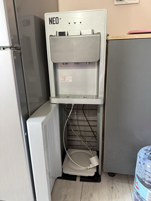 Диспенсър с долно зареждане Neo