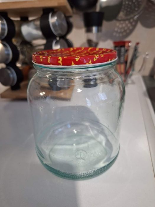 Буркани и шишета различни видове