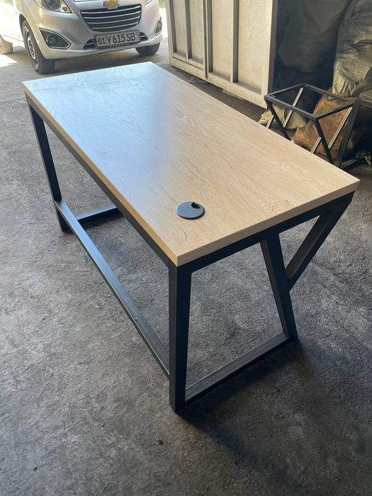 Стол в стиле лофт