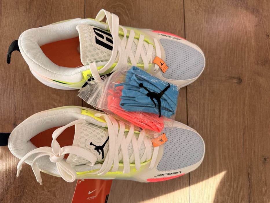 Продам кроссовки унисекс Jordan