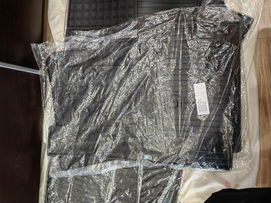 Продавам гумени стелки за Мерцедес бенц G class