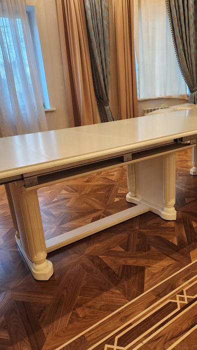 Продам стол производство Беларуссия дерево