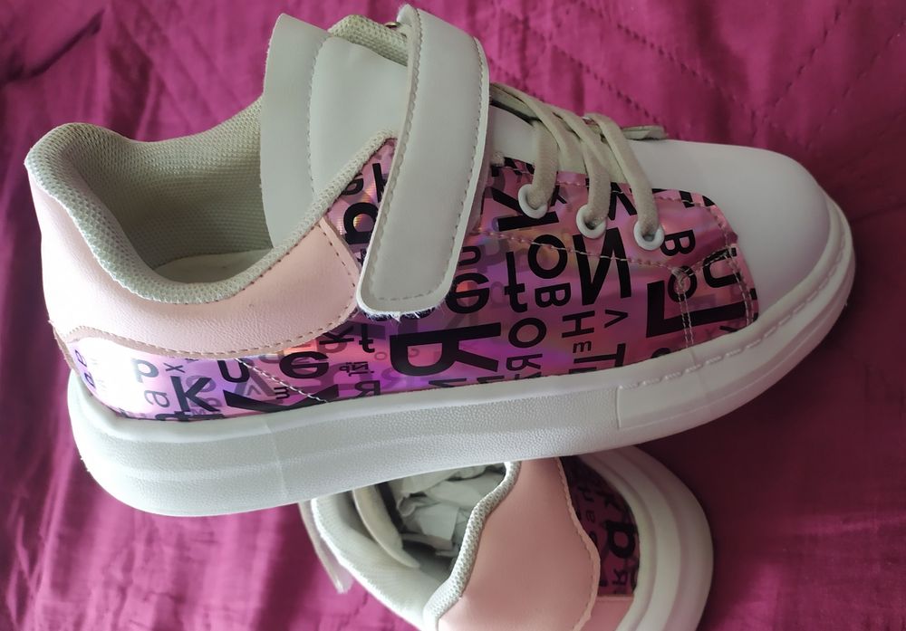 Детски изключително запазени кецове