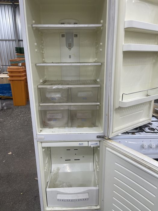 Холодильник, посудомоечная, плита