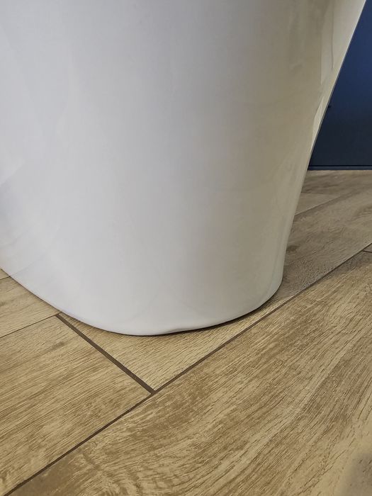 Vas WC nou (cu factura) – mic defect de producție, preț avantajos!