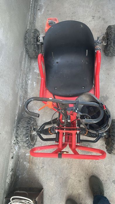 Продам квадроцикл маленький.