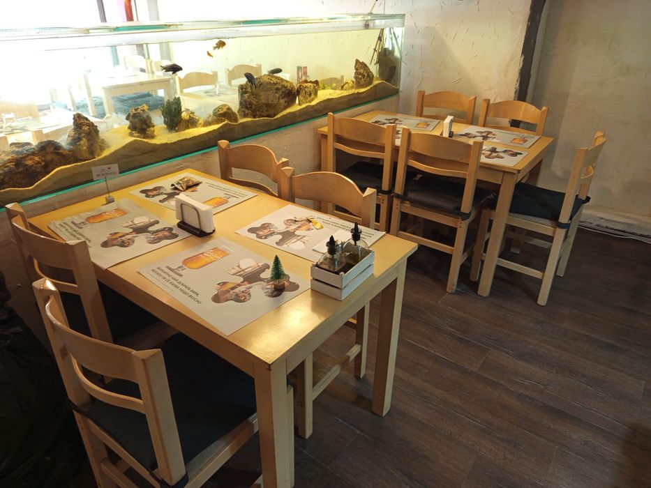 Дървени Маси и столове