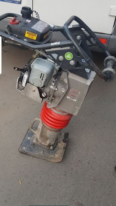 Inchiriez mai compactor, placa compactoare, picamer, ciocan demolator