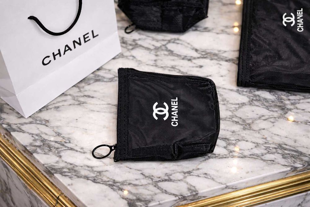 комплект от несесери на марката шанел сет чантички в черен цвят chanel