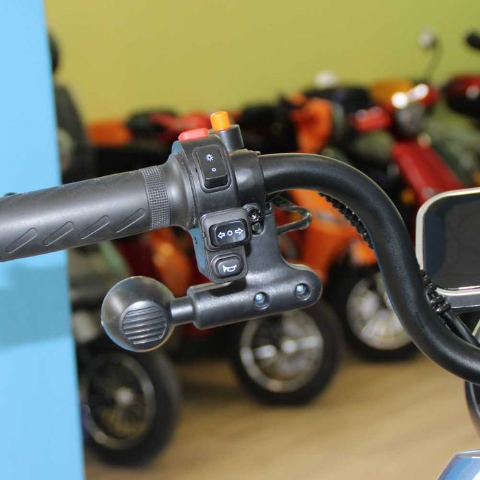 Двуместна CARGO електрическа триколка Max Motors CARGO LUX 1500W BLUE