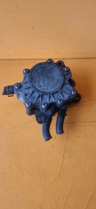 Вакуум помпа Bosch — Audi A3 (8P) / A4 (B7) / A6 (C6), VW Golf 5 / Passat B6, Skoda Octavia II 2.0 TDI | OEM 03G145209C