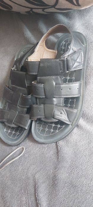 Vând sandale barbati mărimea 41