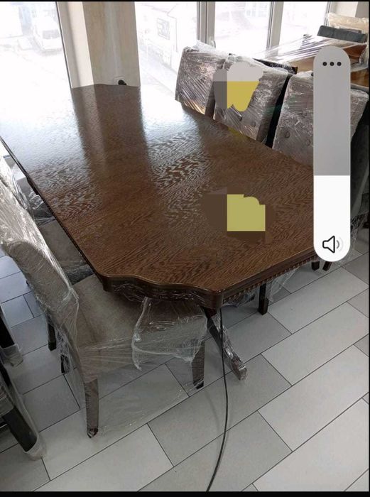 Masă si Scauni frumose..