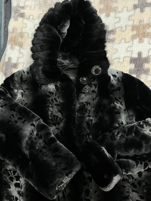 Продам шубу женскую!!!