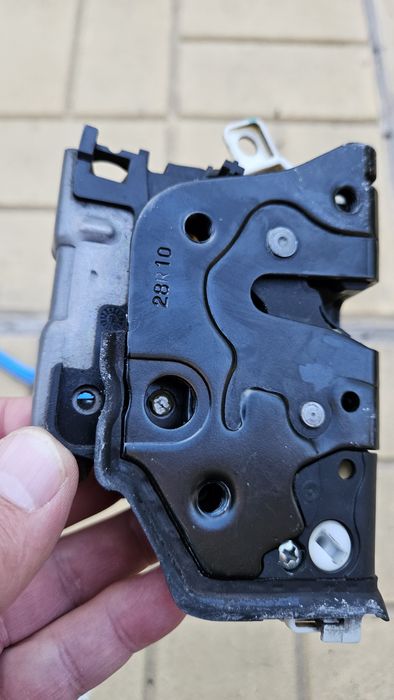 Навигация за опел инсигния и брава дясна предна за ауди а4 в8