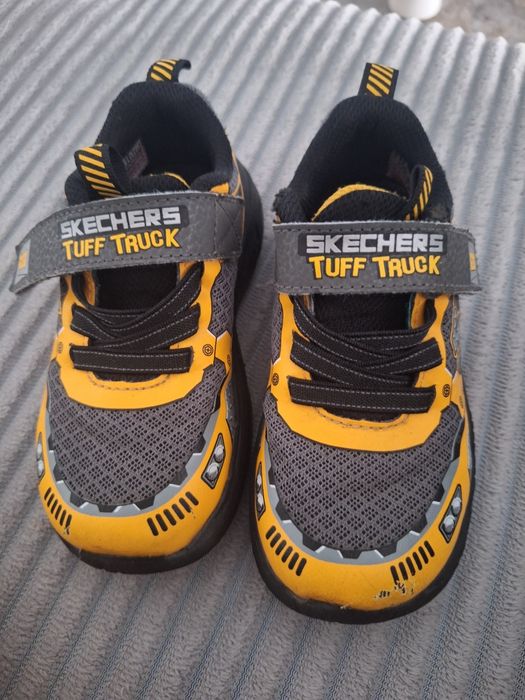Vând skechers mărimea 25