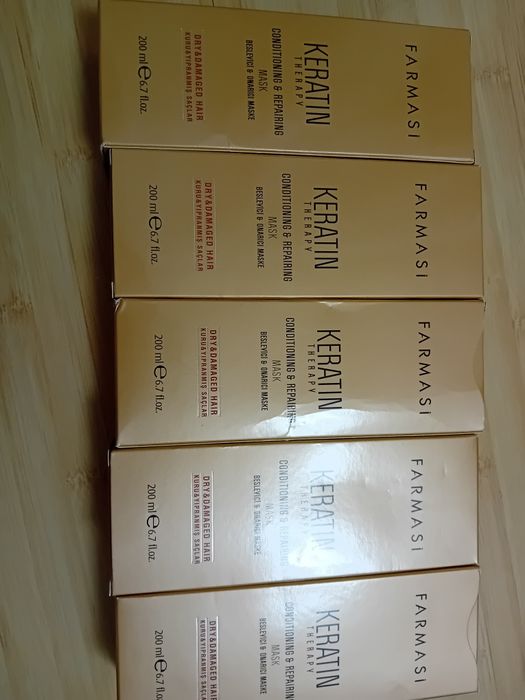 Vând masca de par, cu keratina de la Farmasi