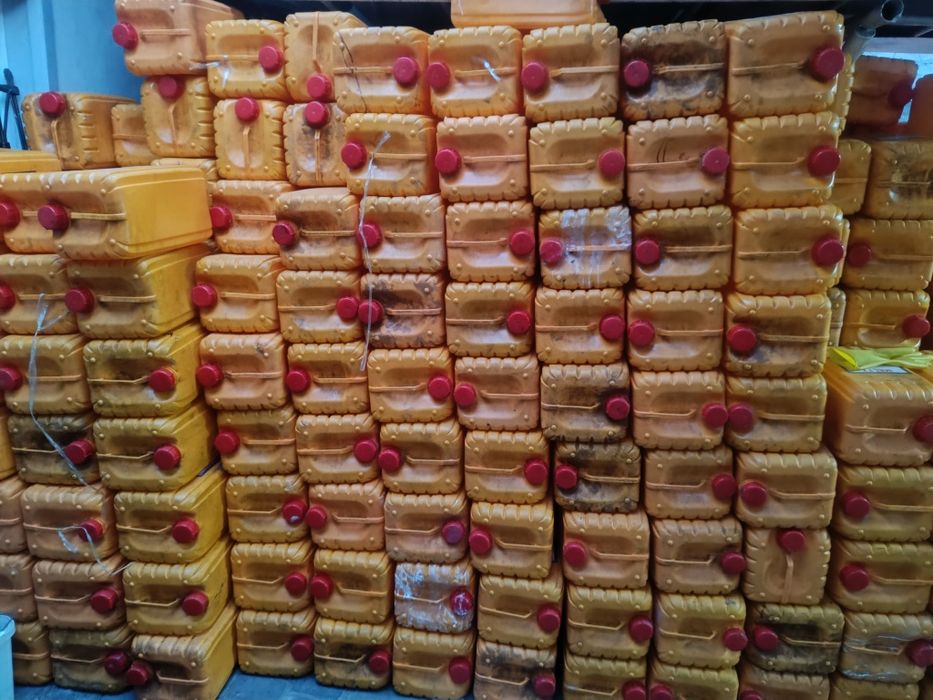 Канистры.          .