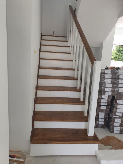 Scări din lemn masiv