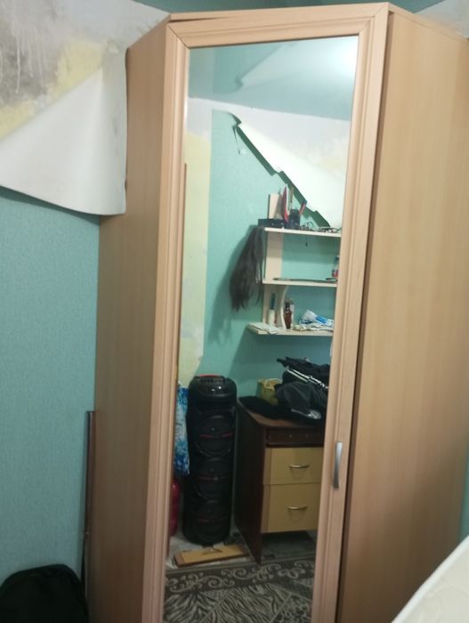 Продам угловой шкаф.