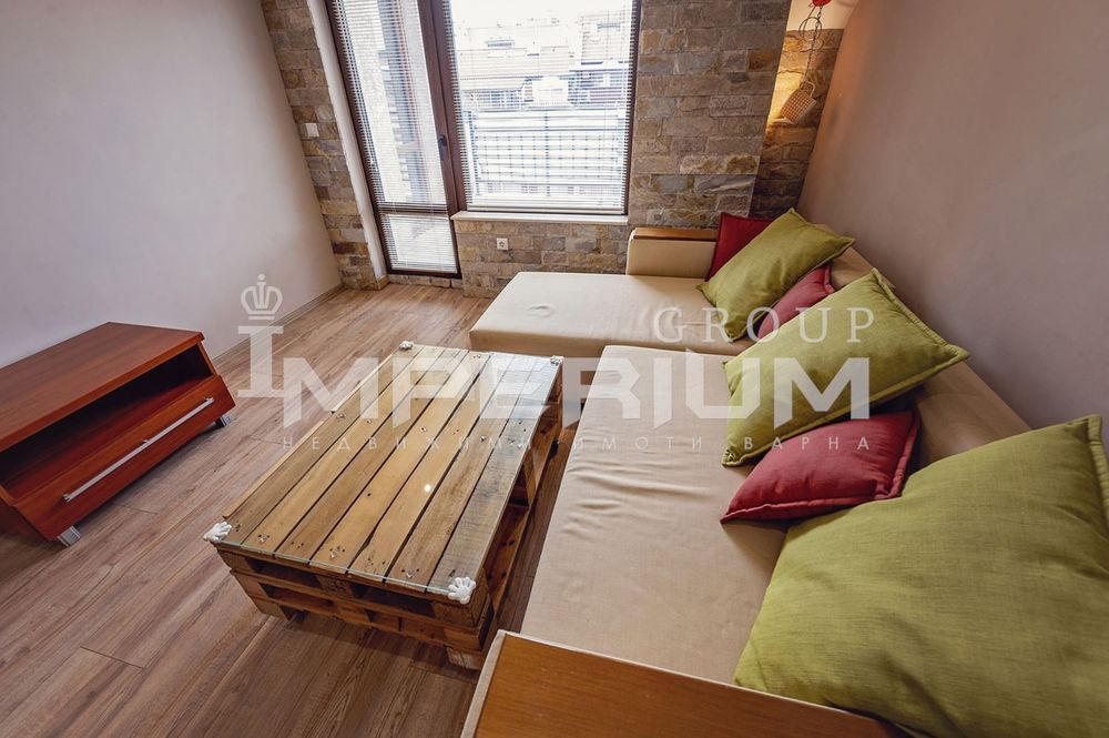 Тристаен обзаведен апартамент под наем в района на кв. Левски, гр. Ва