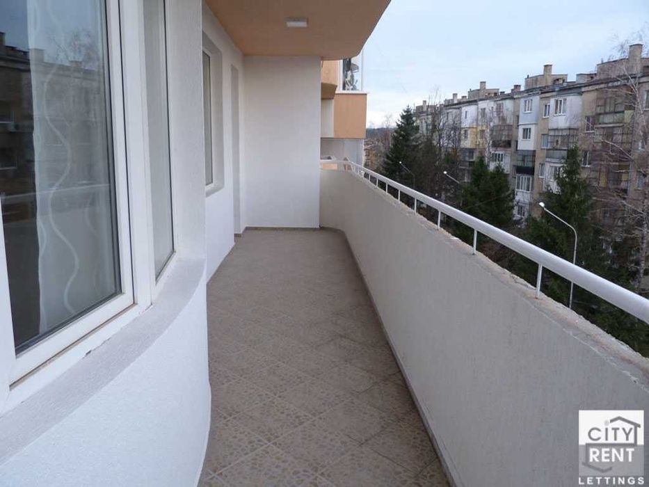 102810 Апартамент с две спални в близост до стадиона във В. Търново