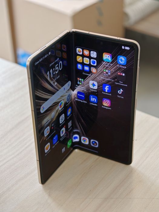 Honor Magic V5 Dawn Gold 16GB+512GB в гаранция + подаръци - бартер