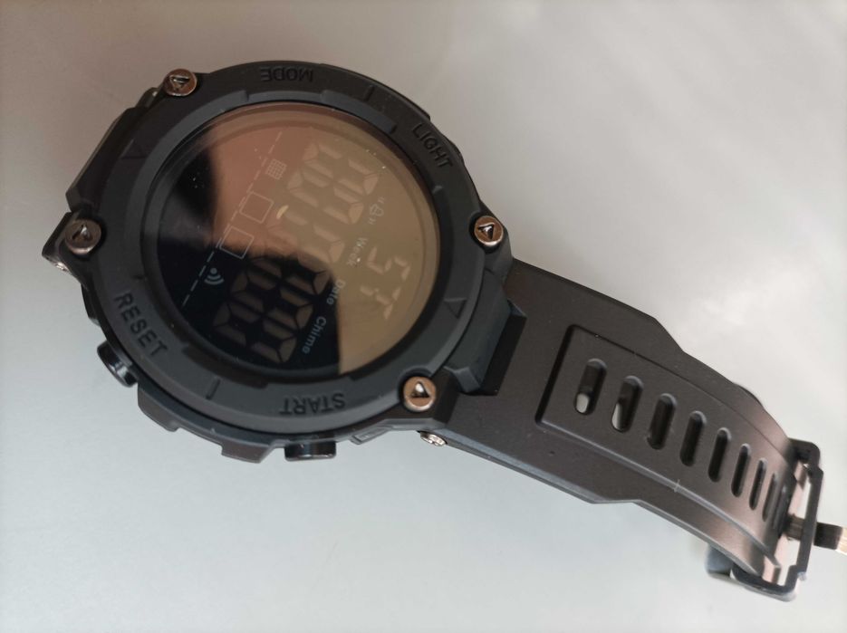 Чисто нов мъжки часовник