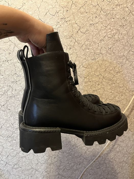 Продам Зимние ботинки