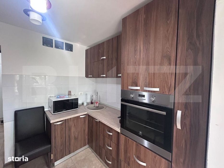 Apartament cu 3 camere, decomandat, centrala si AC, zona Helin Ciuperc