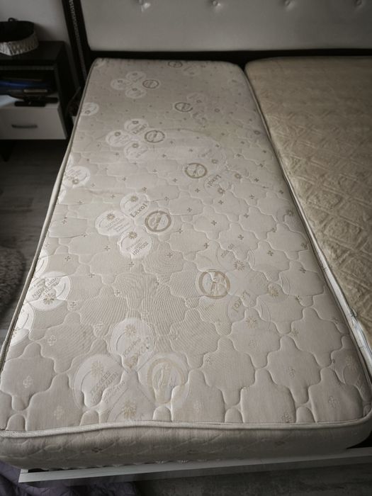 Продавам два броя двулицеви матраци