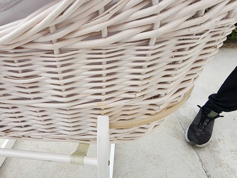 Кошница на Моисей "Kinder Valley"с люлееща се стойка  и матрак