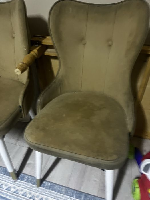 Стол стульями для кухни