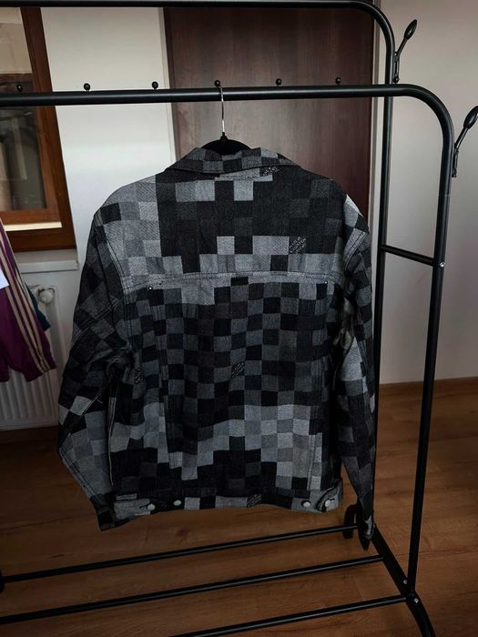 Geaca de blugi Louis Vuitton neagra marimea 46