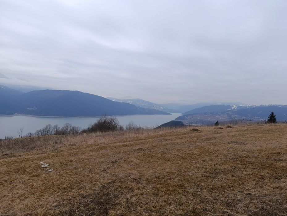 Vând teren la Grozăvești, pe malul lacului Bicaz