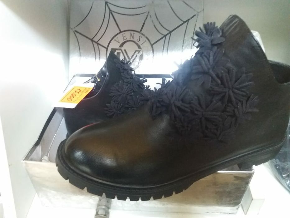 Сапожки женские .