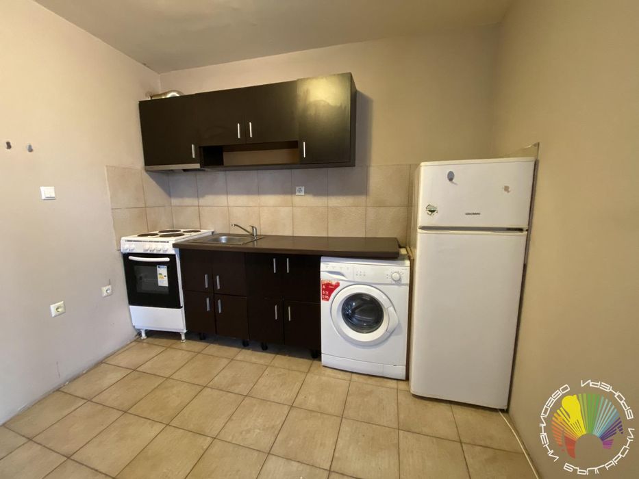 Дава се под наем Тристаен апартамент в Бургас, Славейков - 85 кв.м за 459 € - Снимка #2