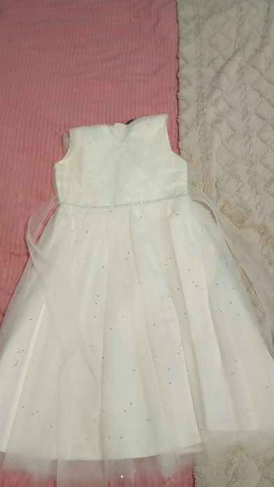 Продам платья рост 120-140