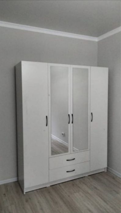 Шкаф с зеркалом и без продам