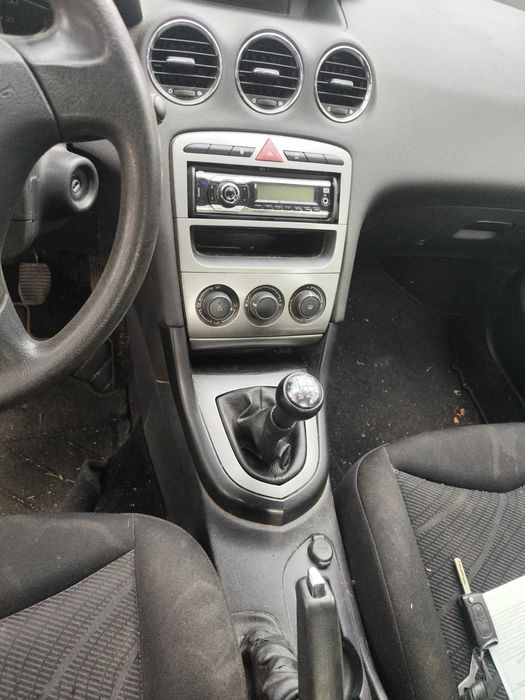 Peugeot 308 На части 1.6 бензин 120кс