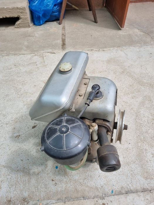 Vând motor pompa benzina funcțional.