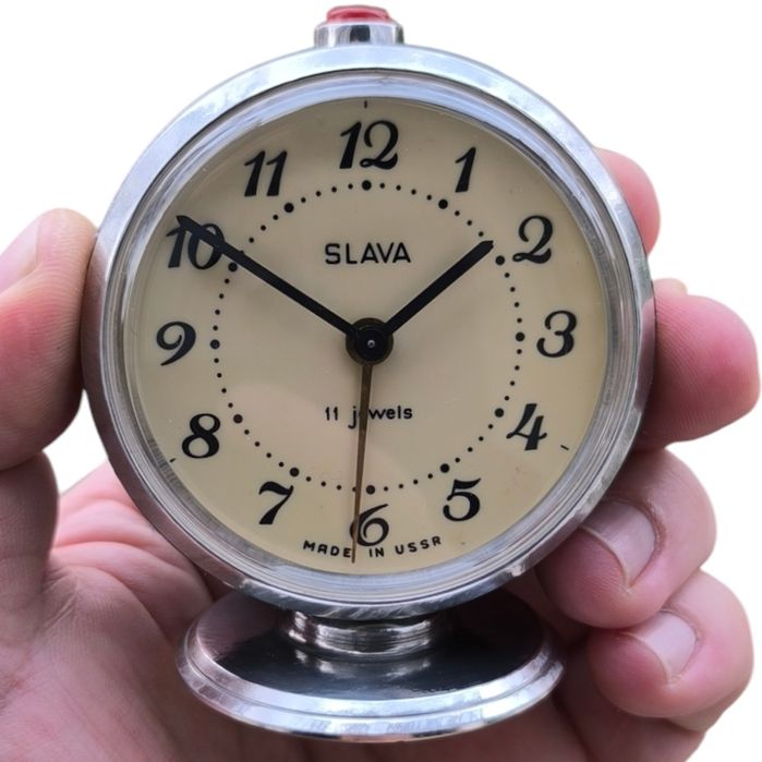 Ретро механичен будилник Slava /обслужен/