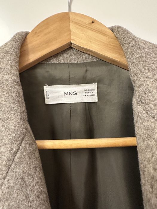 Пальто бренда Mango