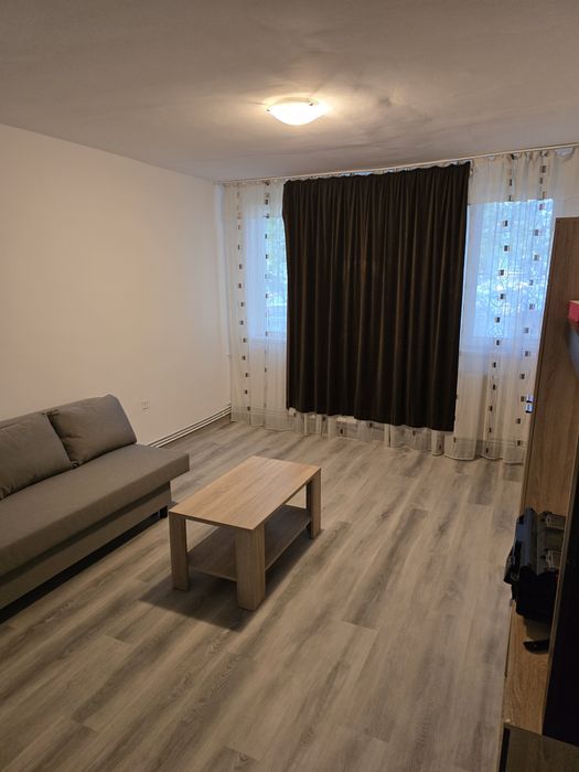 Proprietar Inchiriez apartament 2 camere, Str. Liviu Rebreanu peste drum de Spitalul Judetean