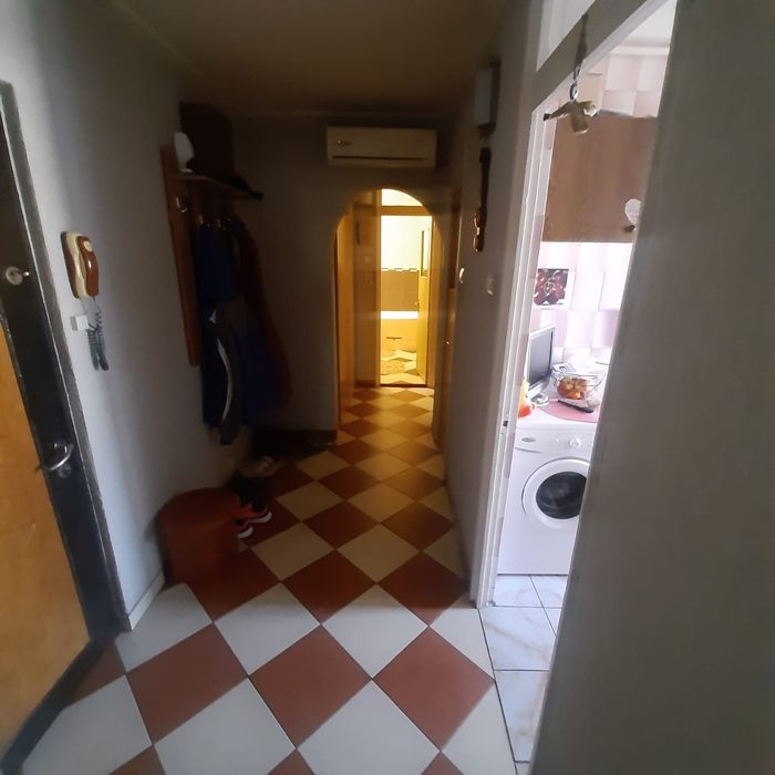 Vând apartament cu 2 camere cu loc parcare pe strada Pridvorului