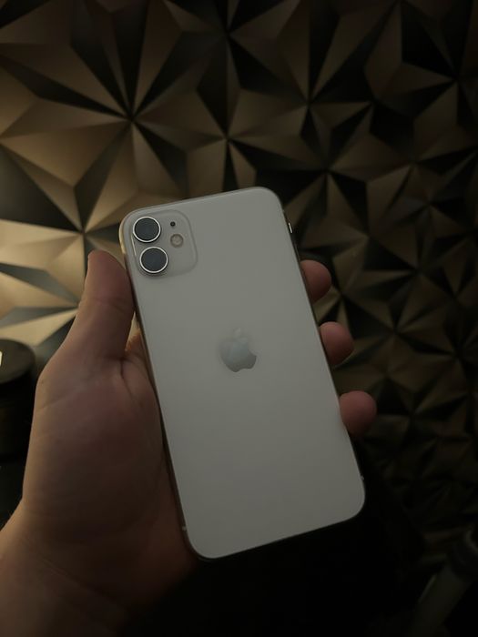Продам 11 айфон 128 гб